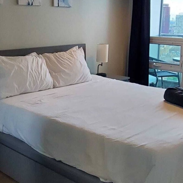 Downtown Toronto 2BR/2BA | Unbeatable Lake & City Views | Free Parking!