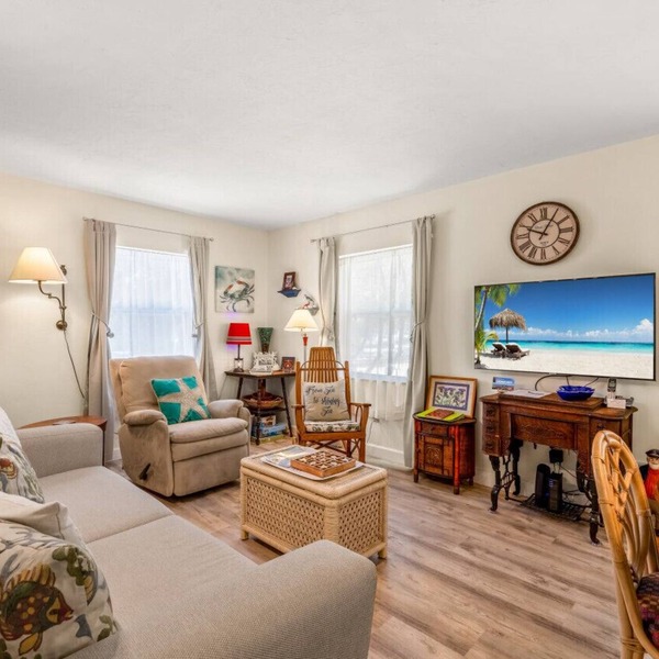Downtown * Walkable * Outdoor Living * 20% weekly & 30% monthly disounts