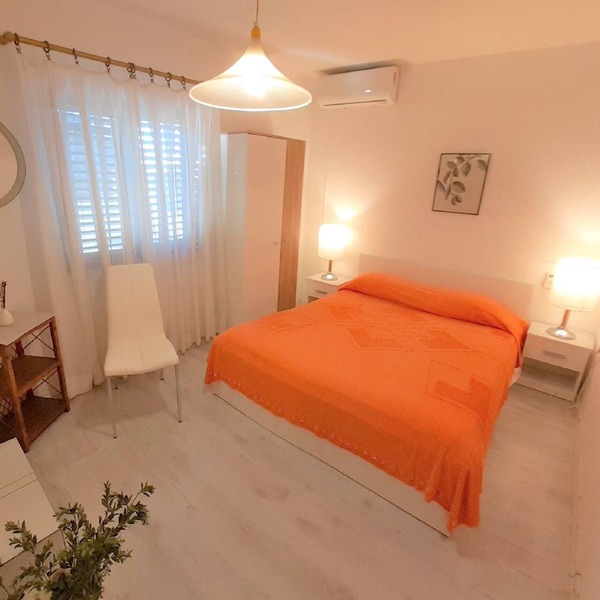 Dragan's Den - Double Room with Private Bathroom