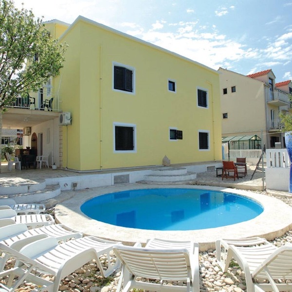 Dragan's Den - Duplex Apartment