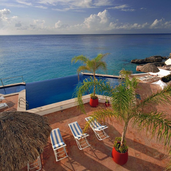 Dramatic Oceanfront Condo with Double Master Suites