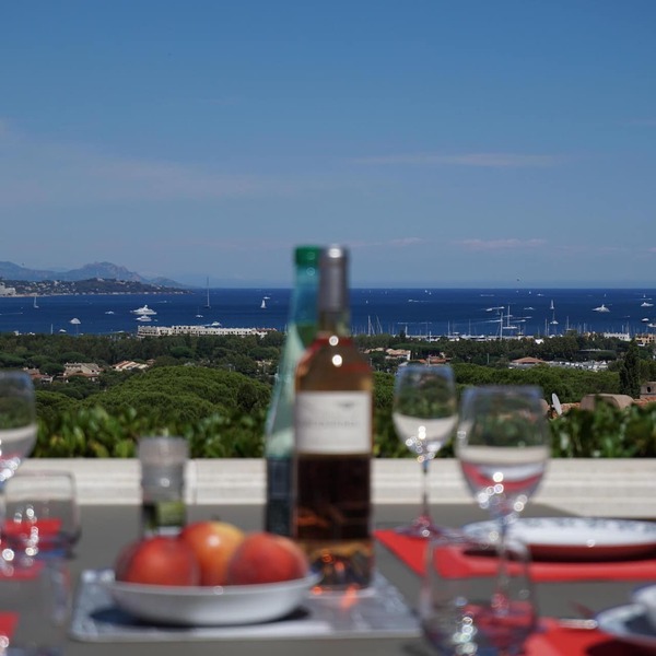 DREAM VIEW! Terrace, pools, tennis, parking, A/C, top WiFi (workation), 2 wc