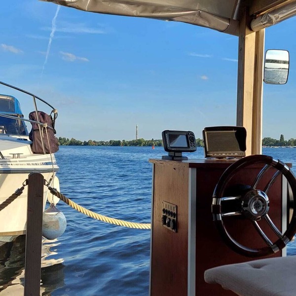 Dreamlike hours & magical moments on the Havel houseboat NautikHus
