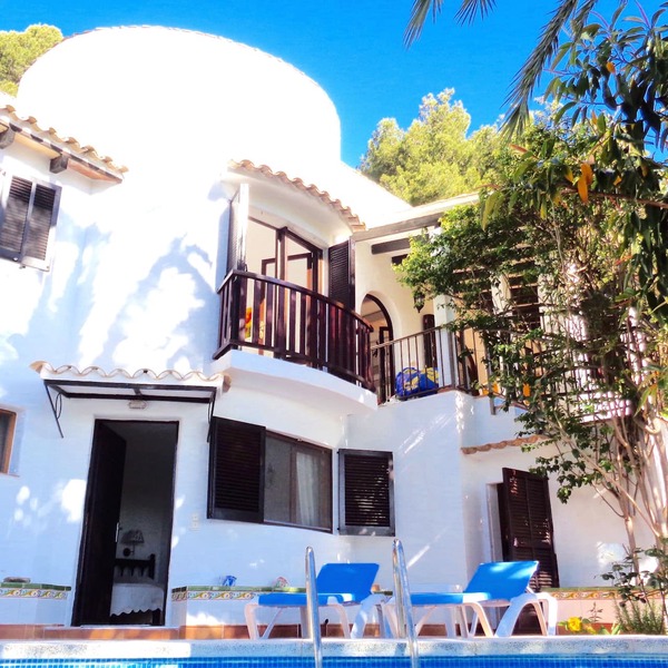 Dreamy chalet under palm trees, sea view, private pool, near bay