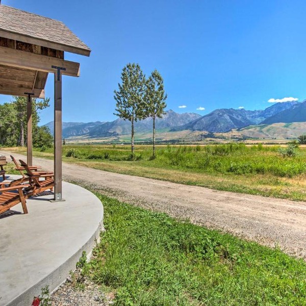 Dreamy Mountain-View Cabin Near Yellowstone!