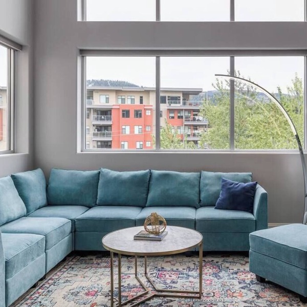 DT modern loft | 1 block to beach | MIN 90-day stays