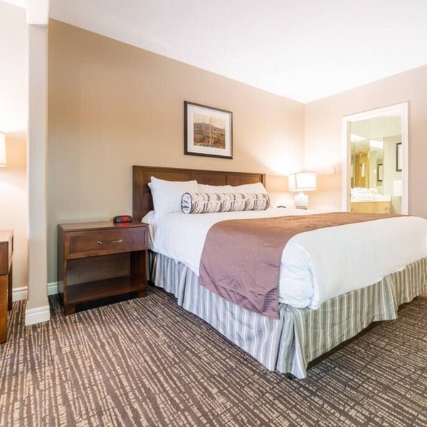Dual Suites: Ample Space, King Beds, Jacuzzi, Pool