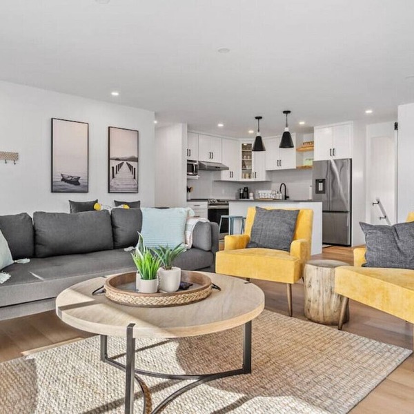 Duke & Duchess | Central | Upscale | Families/Pets