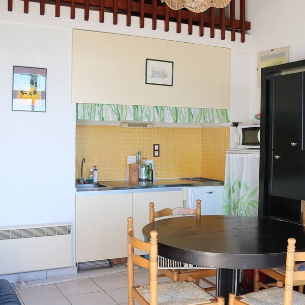 Duplex Apartment in Biscarrosse Beach - Central Location with Parking and Balcony