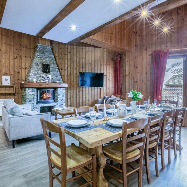 Duplex montagnard rustique avec cheminée, au vieux village de Val-d'Isère, au pied des pistes - FR-1-694-71