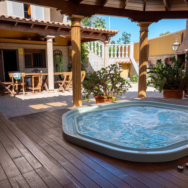 Duque Nest Hostel