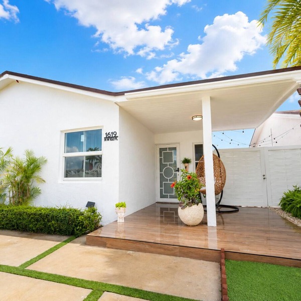 E&A SouthWest - Sandy Beach Suite with Private Terrace