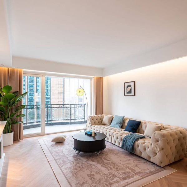 E-Hub Spacious 3-bedroom apartment with balcony Near People's Square