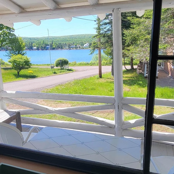 Eagle Harbor- Harbor View: Soak Up the Sun at a Beachside Cottage This Summer