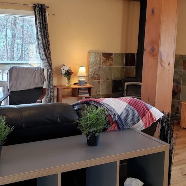 EAGLE VIEW | Cozy ski-side chalet for all seasons | 25 Mins From Ottawa
