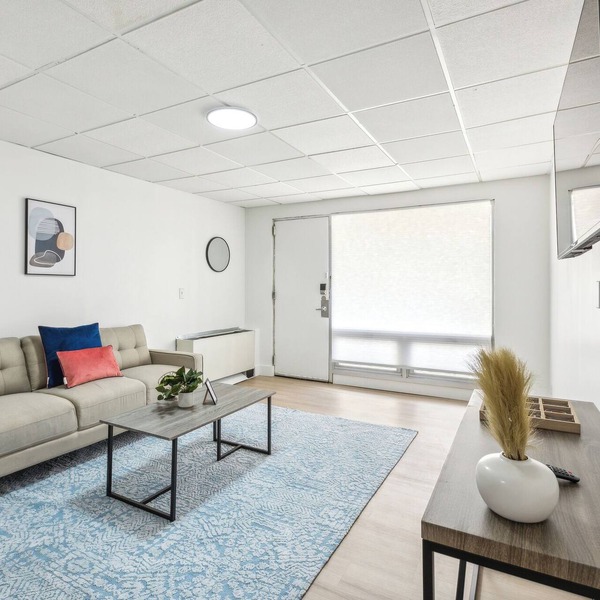 East 120 I Modern Refinished Apt Downtown I Gym