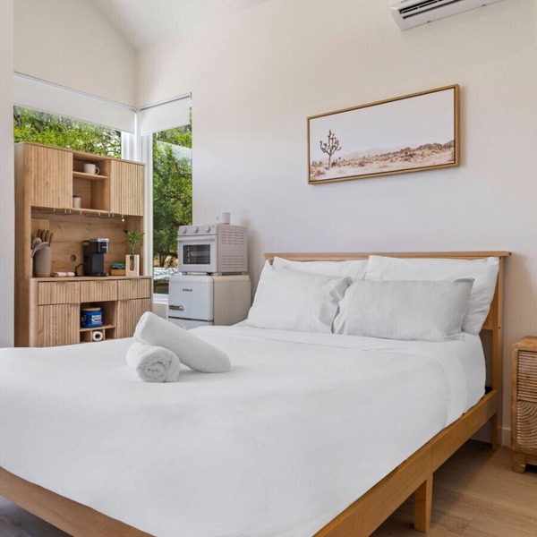East ATX Studio w Kitchenette & Shared Deck, Walk to UT, Museums, Lady Bird Lake
