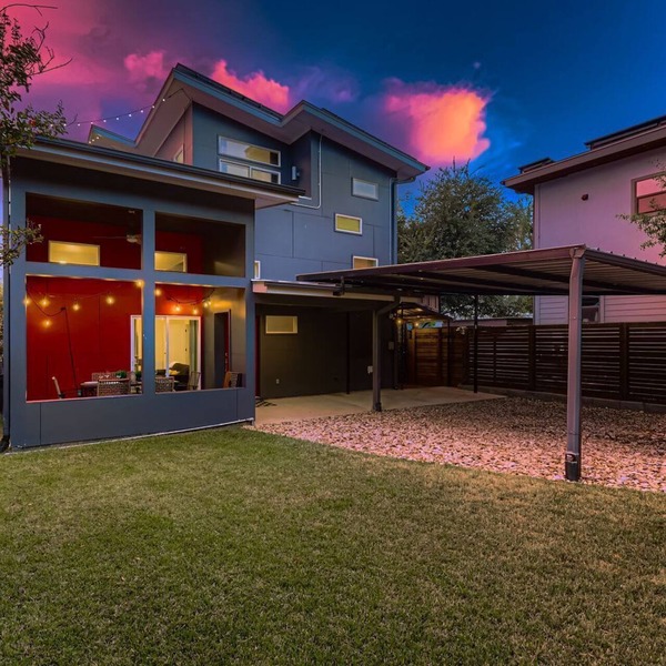 East Austin Modern | Rooftop Deck | Walk to Bars