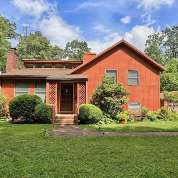 East Cavalry Red House 3 bedrooms 3 full baths sleeps up to 12