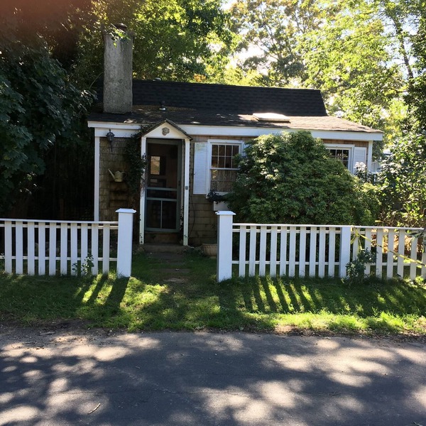 East Hampton/Springs Cottage- minutes walk to sea