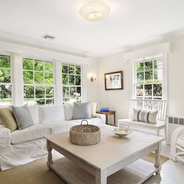 East Hampton Village: Beautifully Renovated 3 Br Classic Cottage Walk To All
