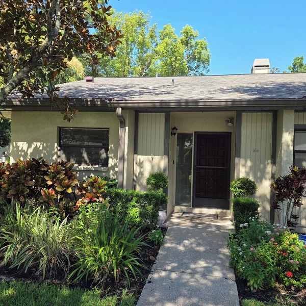 East Lake Woodlands Villa EZ Living! 1 Level Fresh & Handicap Accessible.