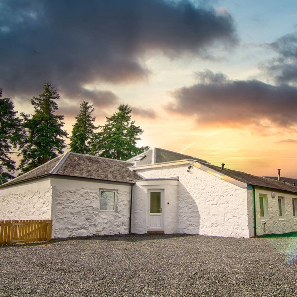 Easter Caiplich - a holiday cottage that sleeps 6 guests in 3 bedrooms