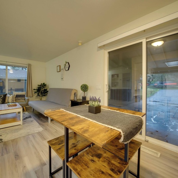 Eastside Tech Hub Home Base Near I-90 & Factoria!