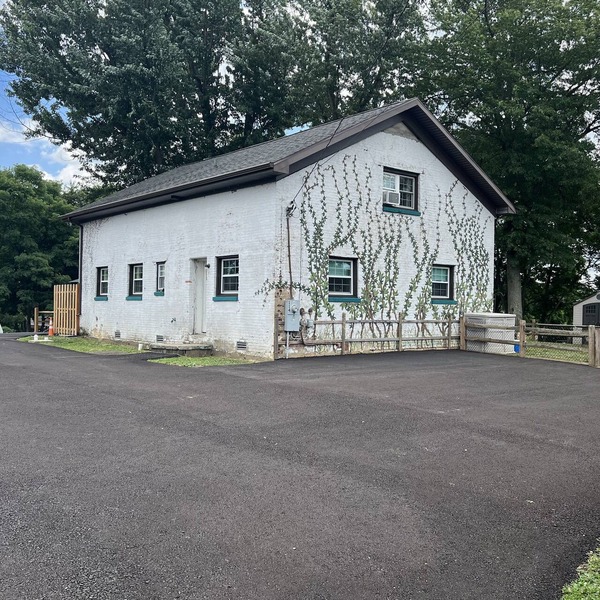 Easy access, roomy, close to so much but in a private country setting.