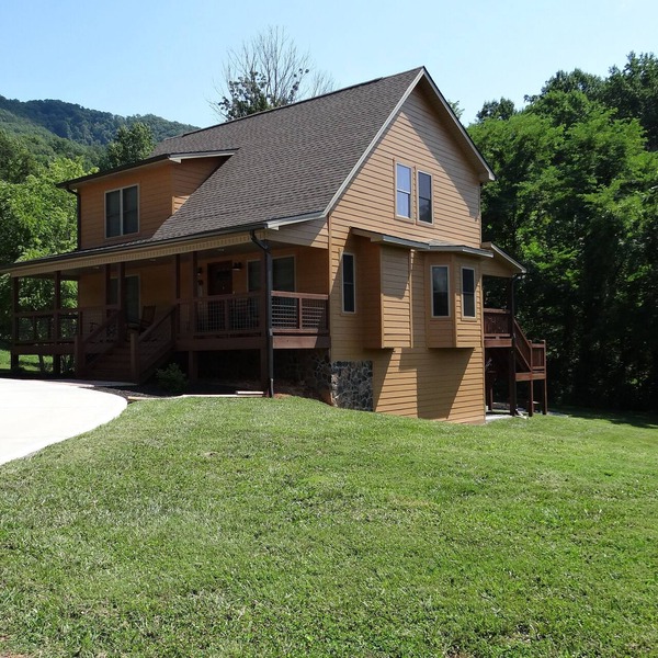 Easy Access w/Theater-Game Rm, Fire Pit, HotTub, Large Yard & Pool Access