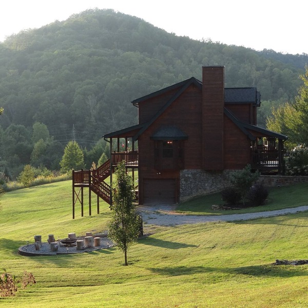 Easy Access w/View, Large Yard, Game Rm, Fire Pit, Hot Tub & Pool Access