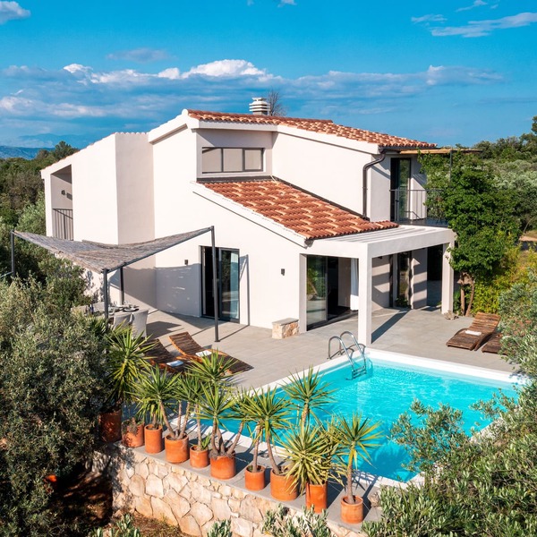 Eclectic Villa with Swimming Pool set in it's own Olive Grove