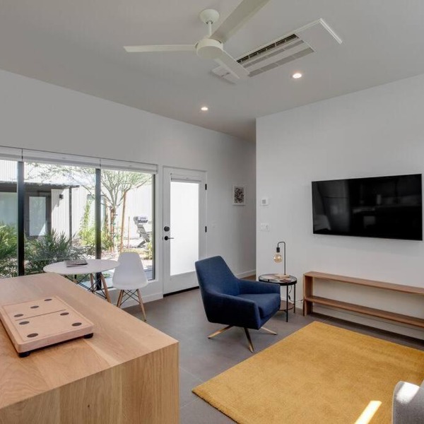 Eco-Friendly 1-bedroom Apartment - 80 Walkscore!