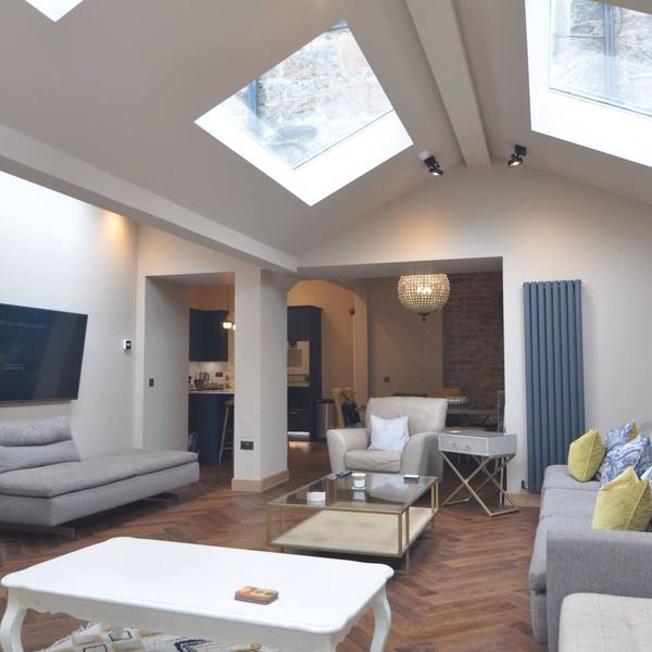 Edinburgh City Centre Townhouse. Six bedrooms and six bathrooms