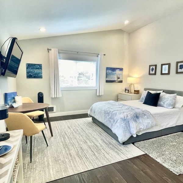 Edmonds Seaside Studio | Walk to Town and Train