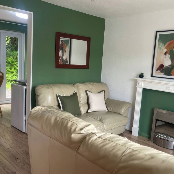 EIRLYS, pet friendly, with a garden in Caeathro
