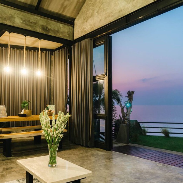 EJ House