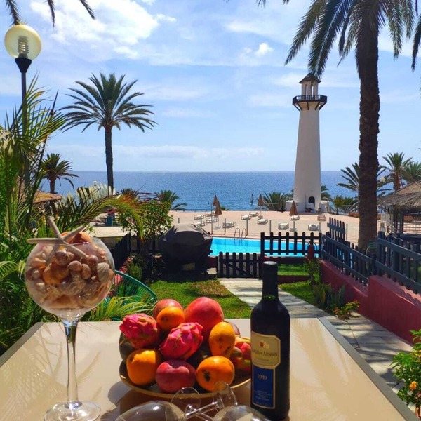 Elaborately renovated vacation apartment located directly on the beach