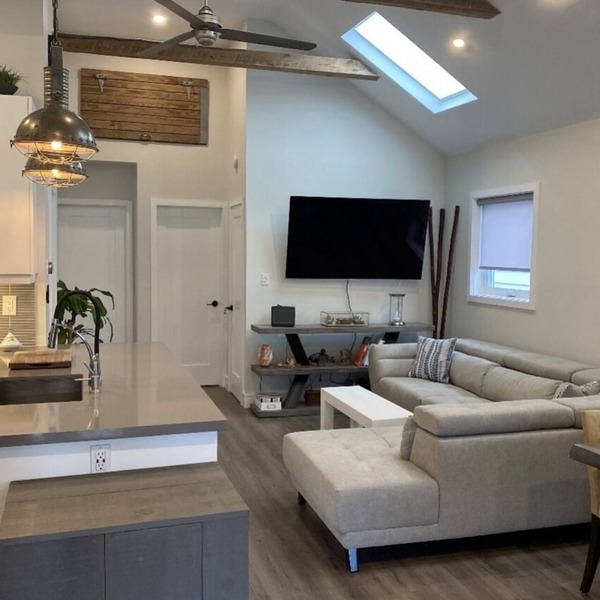 Elegant 2-Bedroom Bungalow with Outdoor Oasis and Modern Conveniences