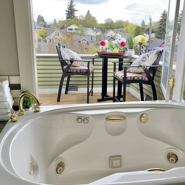 Elegant 7BR/4BA Queen Anne Home | Walkable & Perfect for Groups