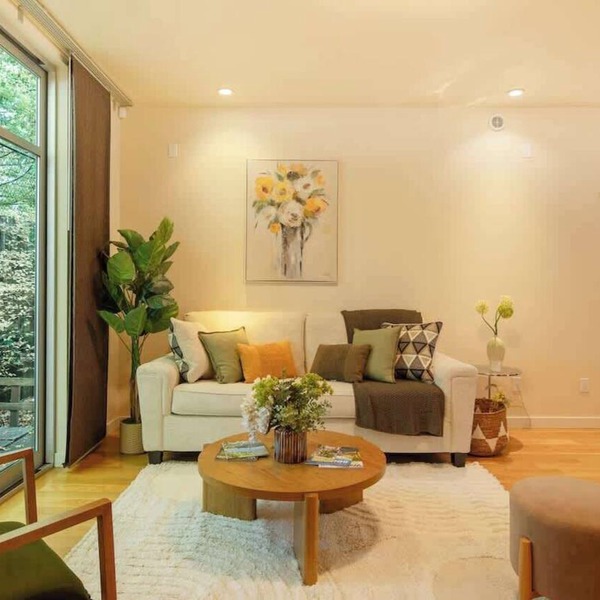 Elegant Ballard 3b 2.5b | Designer Touch & Patio