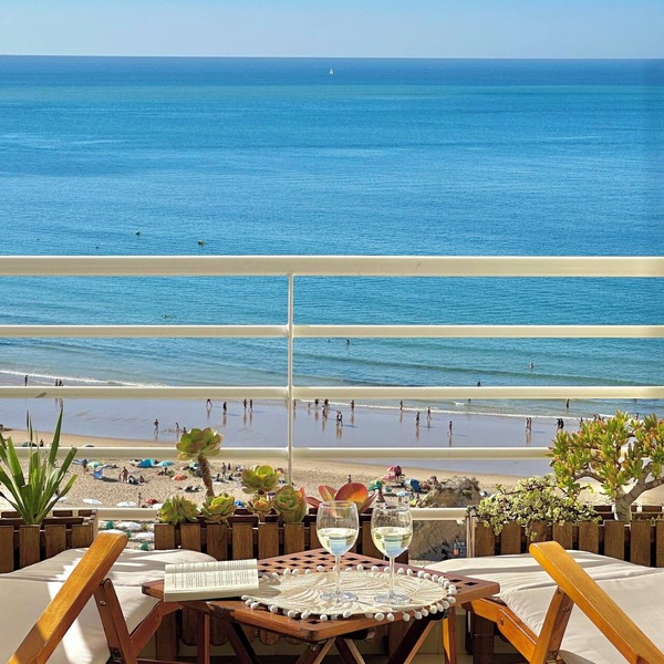 Elegant beachfront apartment Wi-Fi Airco