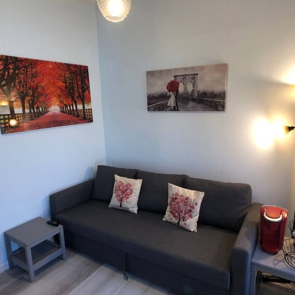 Elegant charming unit close to everything