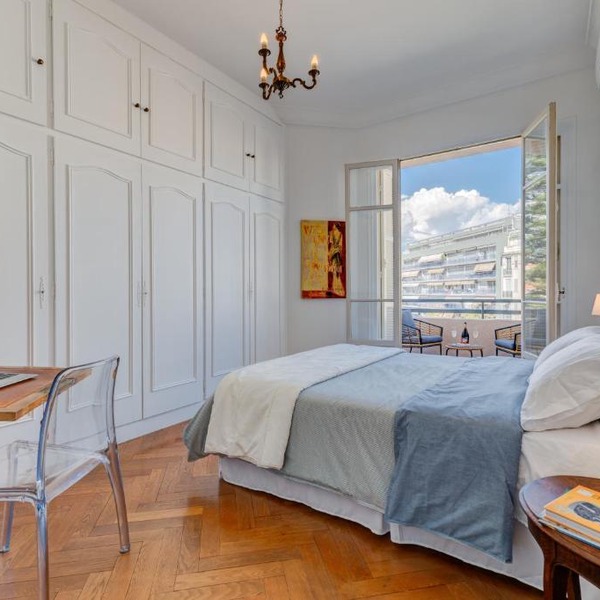 Elegant Condo with Balconies in the Heart of Nice