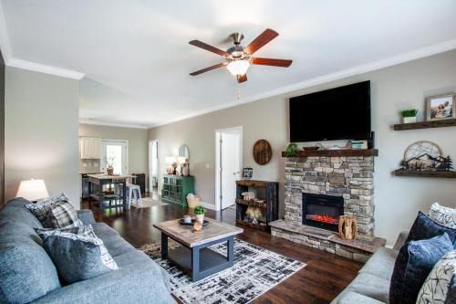 Elegant End Condo Fireplace Community Amenities
