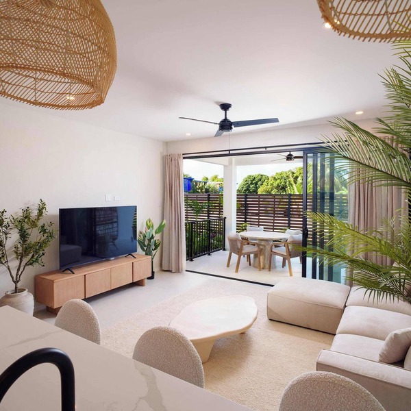 Elegant LUX 2BR, 3mins to Beach! Pool & Deck