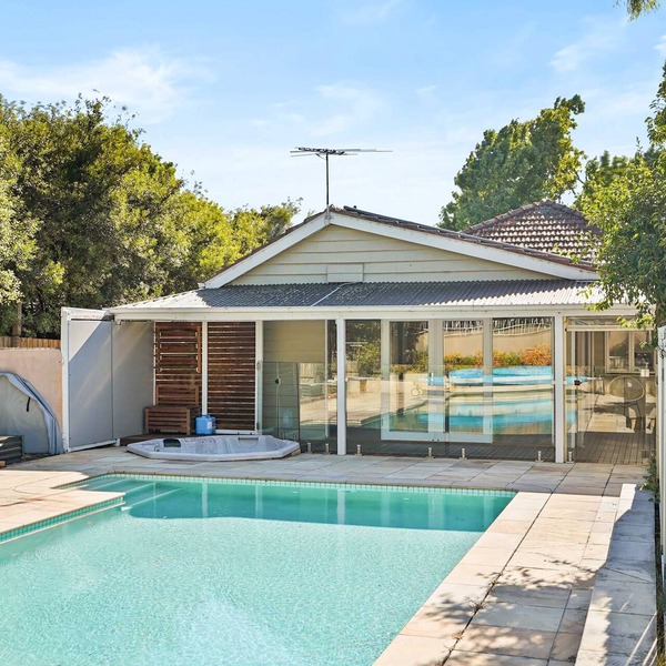 Elegant Luxury - Family Entertainer in Ringwood