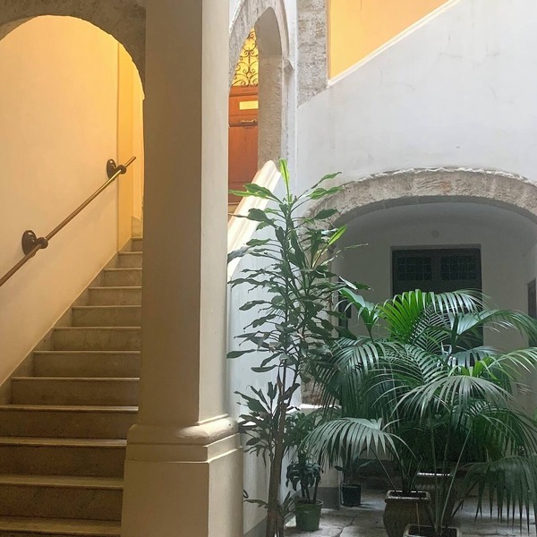 Elegant, quiet, large apartment in Palazzo Mango, beautiful heart of old Palermo