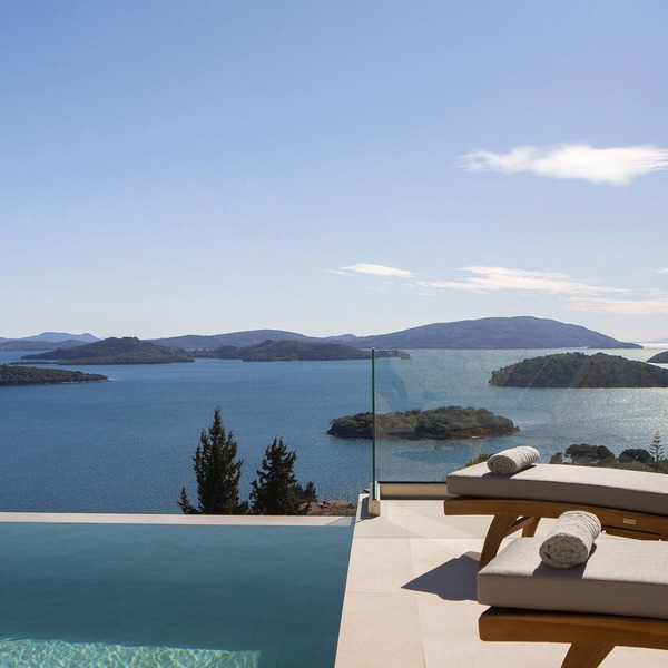 Elegant stone-built Villa, with heated pool and amazing view