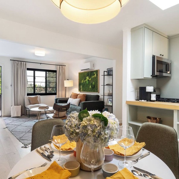 Elevated Flat - Walk to Town - Casper King - Deck
